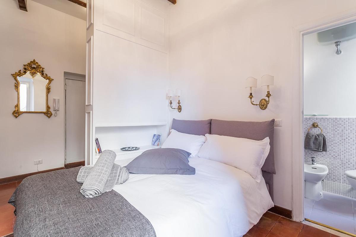 Sora Menica Twin Apartment Рим Екстериор снимка
