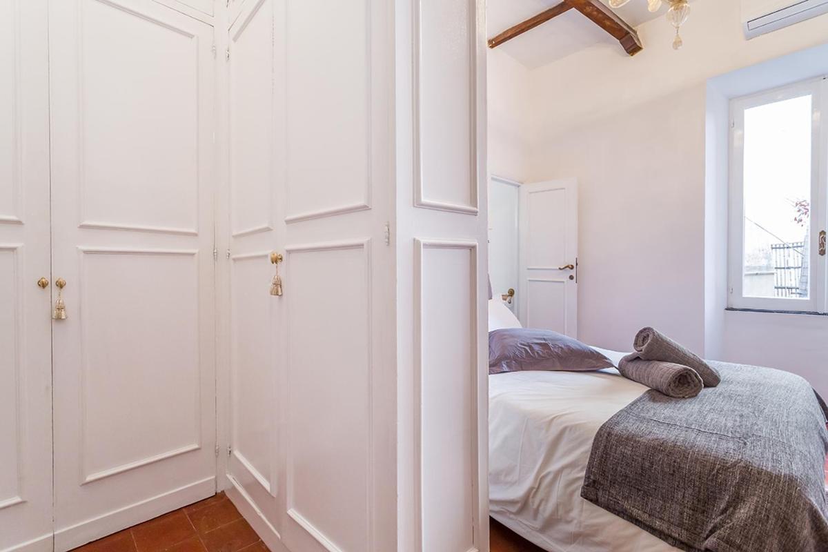 Sora Menica Twin Apartment Рим Екстериор снимка
