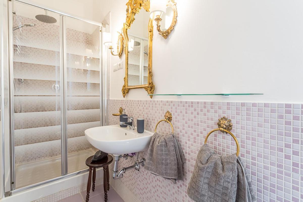 Sora Menica Twin Apartment Рим Екстериор снимка